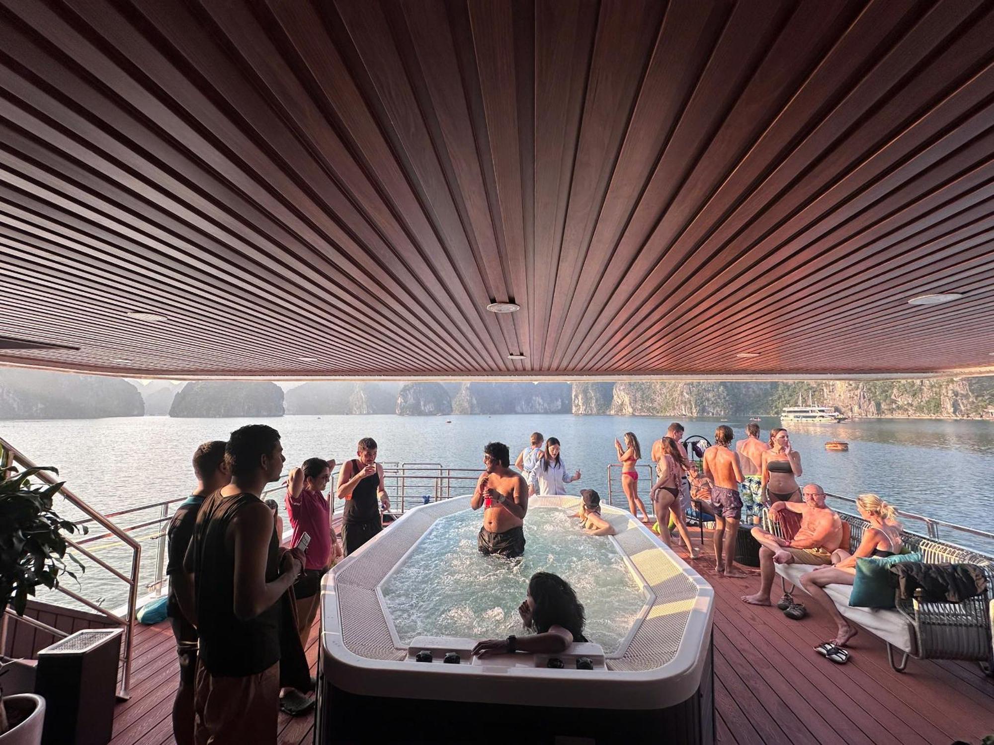 Green Mountain Cat Ba Hotel Dong Khe Sau Exterior foto